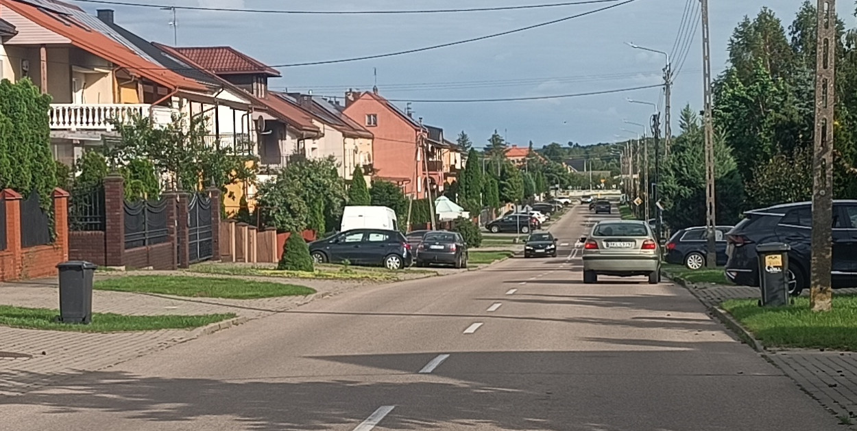 Mieszkańcy ulicy Armii Krajowej argumentują, że wyniesione przejścia skutecznie wymuszają na kierowcach zmniejszenie  prędkości oraz poprawiają widoczność pieszych, co w znacznym stopniu wpływa na poprawę bezpieczeństwa