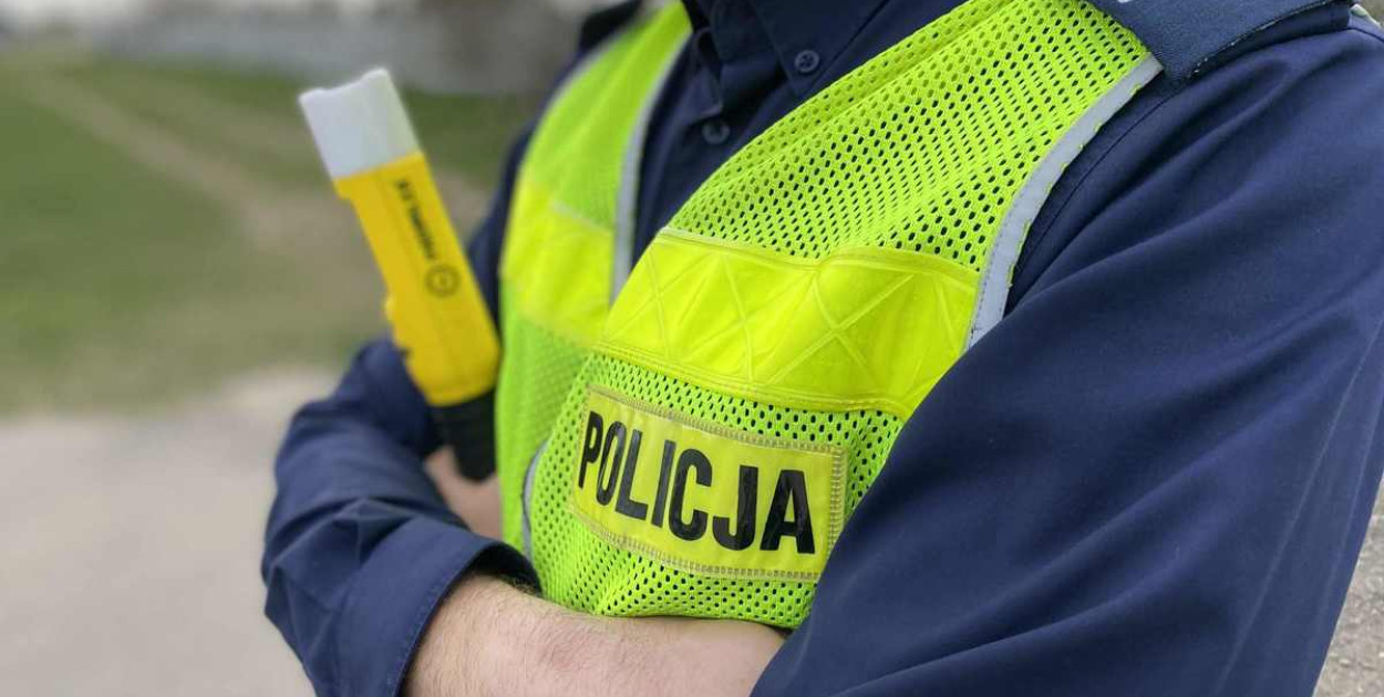 43-latek odpowie teraz za jazdę w stanie nietrzeźwości, kierowanie pomimo obowiązującego zakazu pojazdem niedopuszczonym do ruchu na drogach publicznych (fot. KPP Kolno)