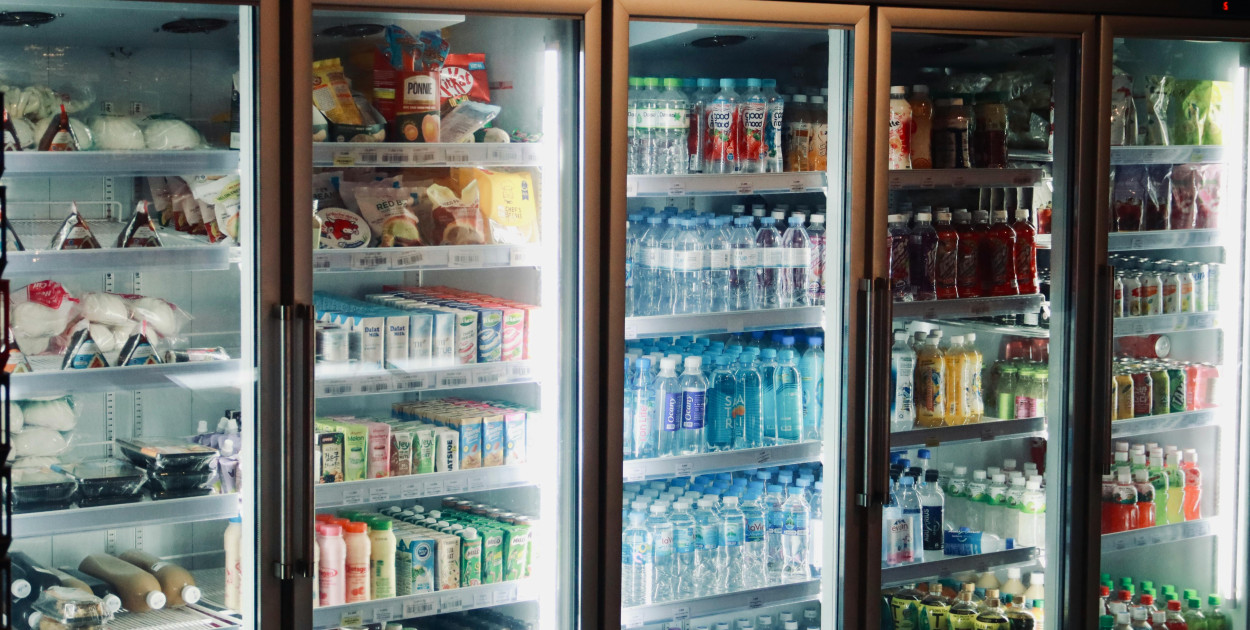 Photo by Tuan Vy: https://www.pexels.com/photo/stocked-refrigerator-with-beverages-and-snacks-29409104/