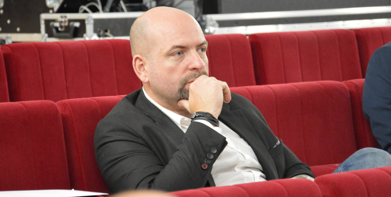 Modernizacja oświetlenia nie tylko zwiększy bezpieczeństwo mieszkańców i użytkowników obiektów sportowych, lecz także przyczyni się do zmniejszenia kosztów energii elektrycznej oraz poprawy estetyki przestrzeni publicznej - podsumowuje radny Podeszwik