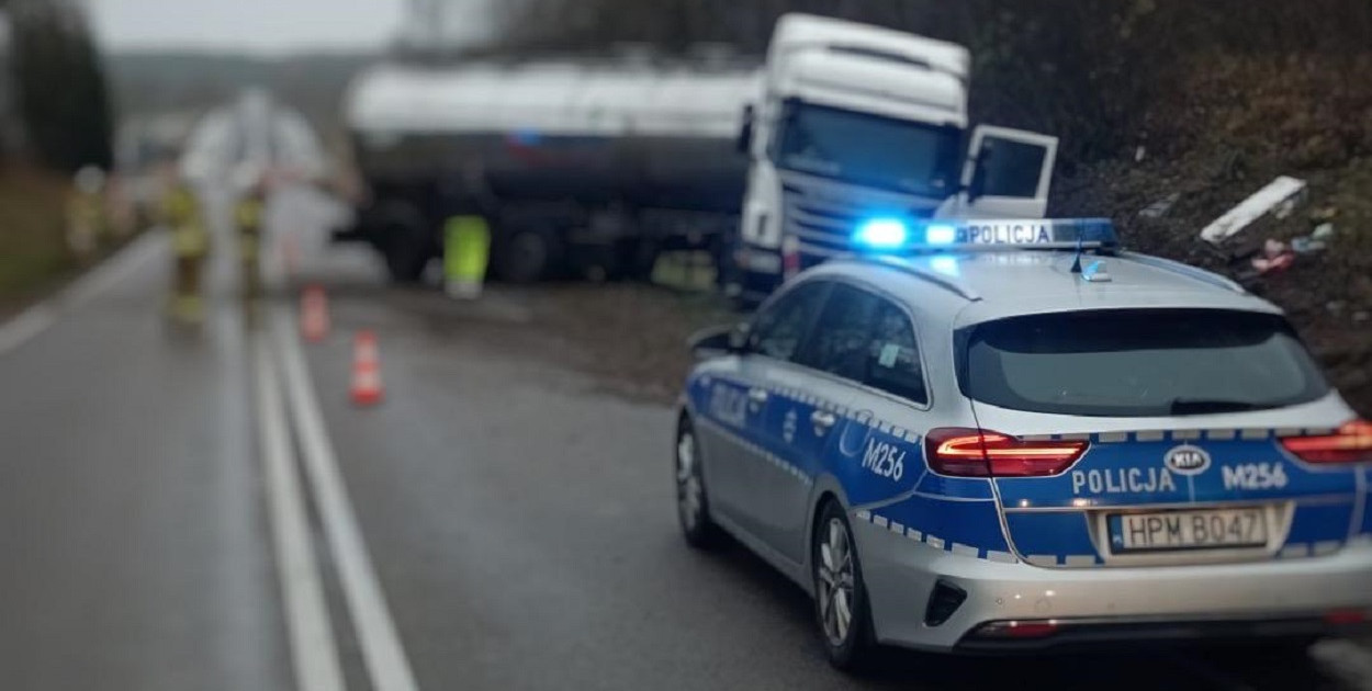 Utrudnienia trwały około godziny (fot. KMP Łomża)