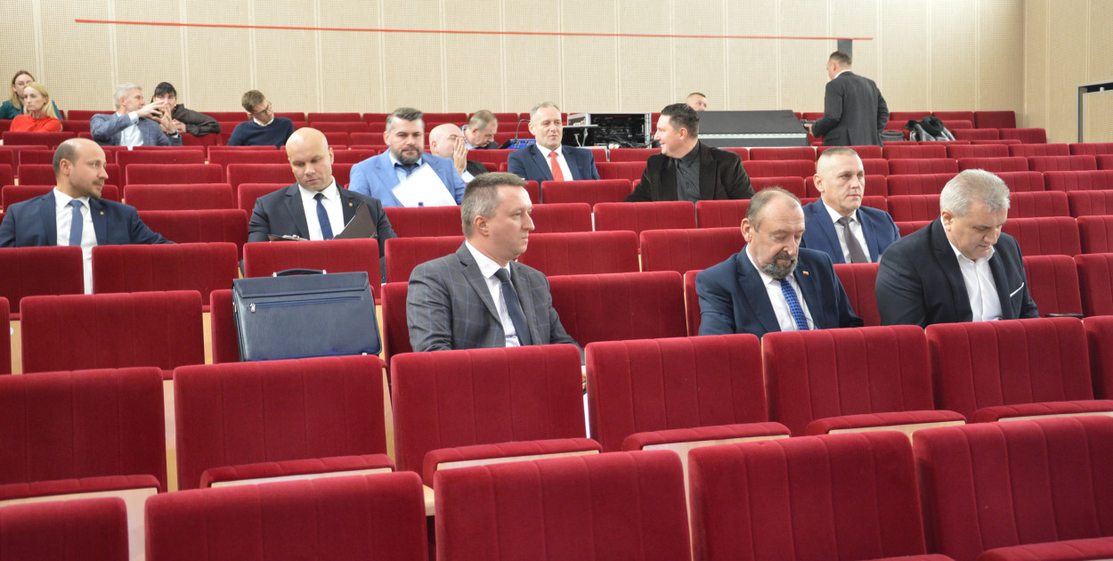 Kolneńscy radni podczas sesji