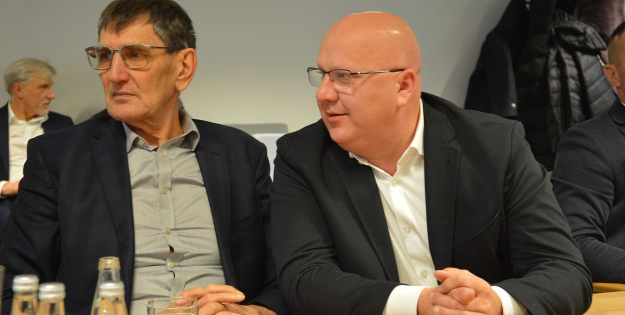 Na zdjęciu radni: Stanisław Wiszowaty i Marcin Biedrzycki