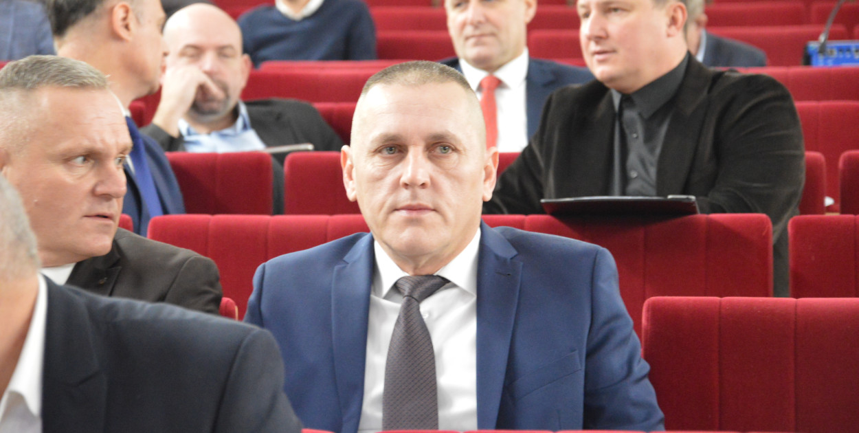 Radny Mariusz Niksa jest za wprowadzeniem zakazu. W cywilu jest policjantem