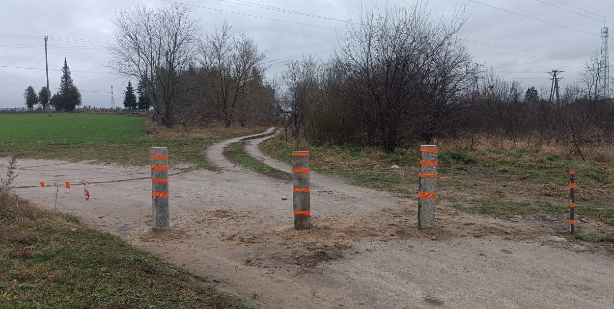 Słupki musiały się pojawić tam całkiem niedawno