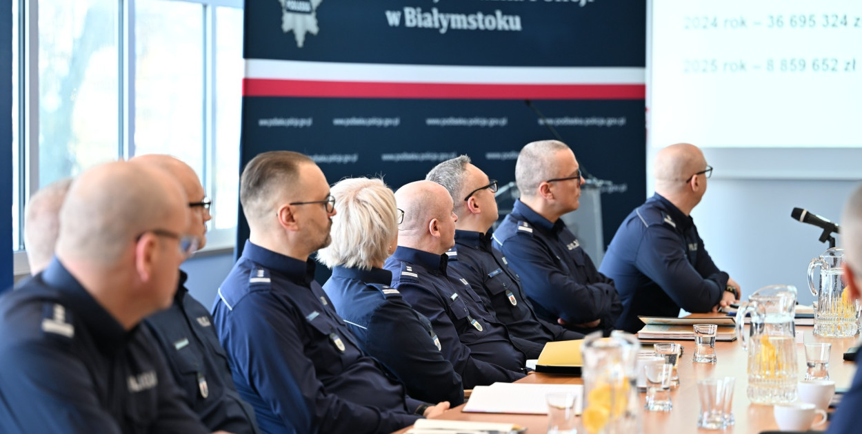W naradzie służbowej uczestniczyli również przedstawiciele administracji rządowej, samorządowej, prokuratorzy, przedstawiciele służb i biur Policji, kapelani, przedstawiciele organizacji związkowych oraz kadra kierownicza garnizonu podlaskiego (fot. KWP Białystok)