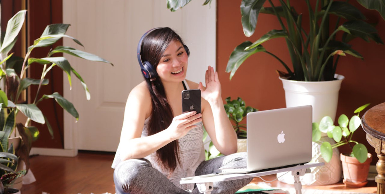 Roaming w Unii Europejskiej - jak działa, ile kosztuje i jak korzystać z telefonu