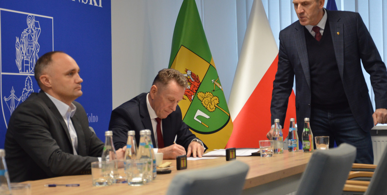 Nici ze spotkania starosty z radnymi. Kiedy sesja nadzwyczajna w powiecie?