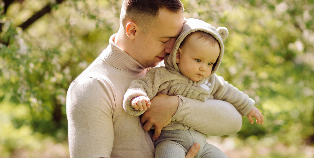 Coraz więcej ojców przejmuje opiekę nad dziećmi