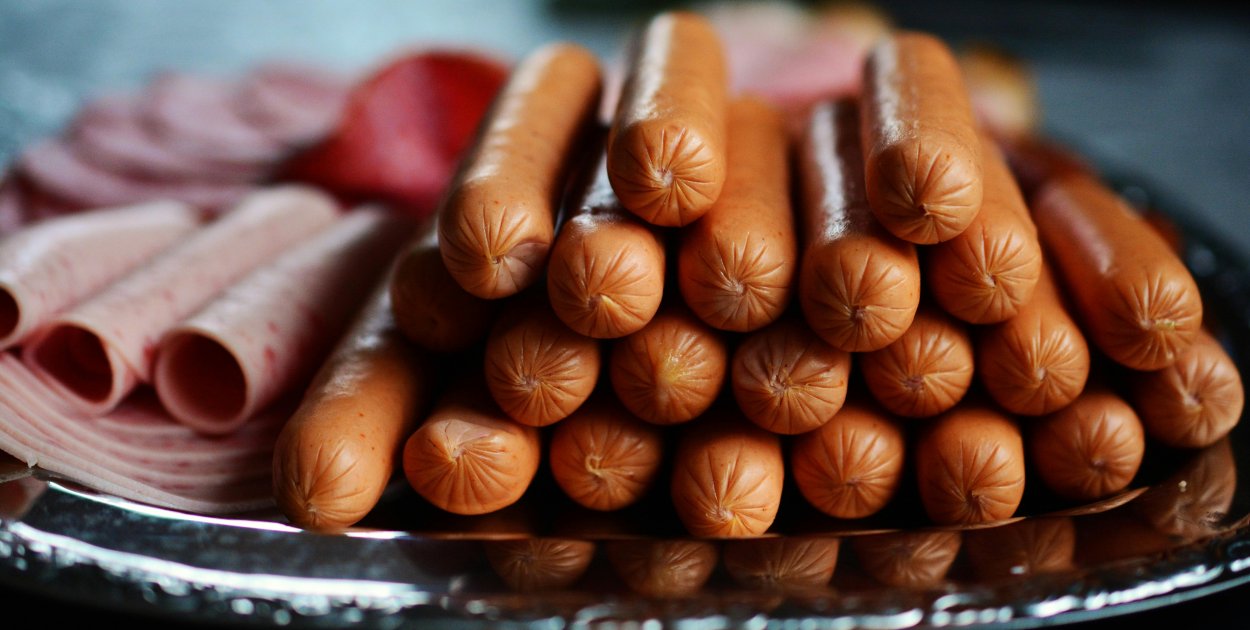 Parówki z indyka w diecie dziecka – jak wybrać produkt o dobrym składzie?