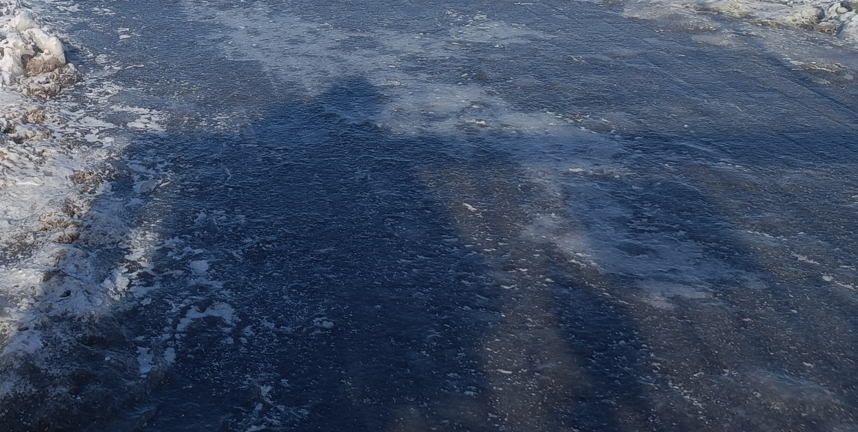 Ślisko na drogach i chodnikach powiatu kolneńskiego