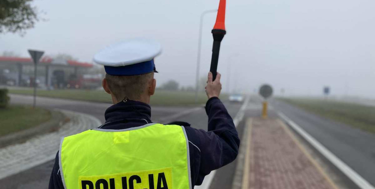 Kierowca Toyoty poszukiwany po ucieczce przed policją i kolizji