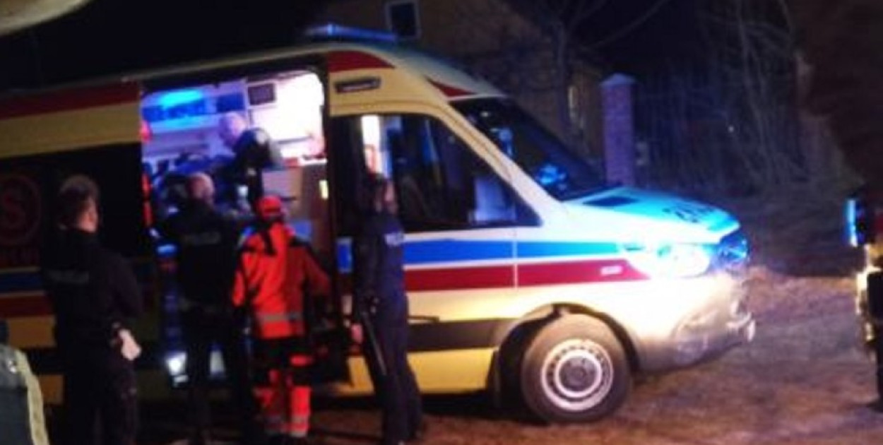 Nie tylko strażacy. Obiektem ataku byli też policjanci