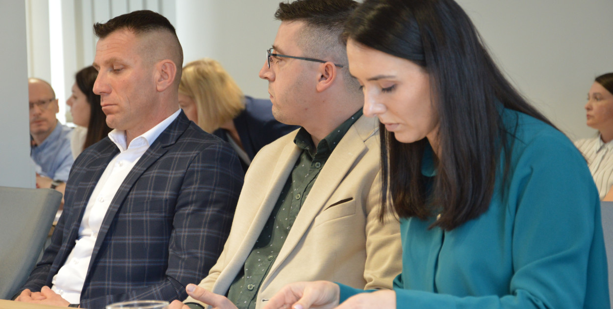 Pat na sesji powiatowej. Czy to jest kolneński (odwrócony) SAFE?