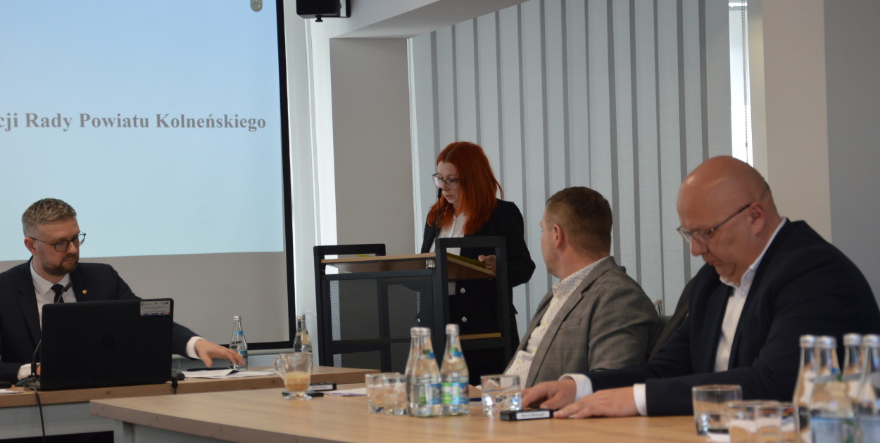 Więcej czytelników korzysta ze zbiorów biblioteki powiatowej