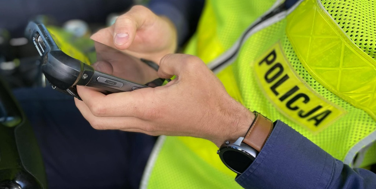 Wpadł w ręce policjantów. Udało mu się jednak „wykupić”