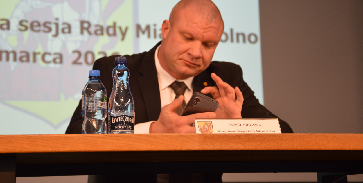 Kolno: Na sesji miejskiej o ławeczkach (materiał wideo)