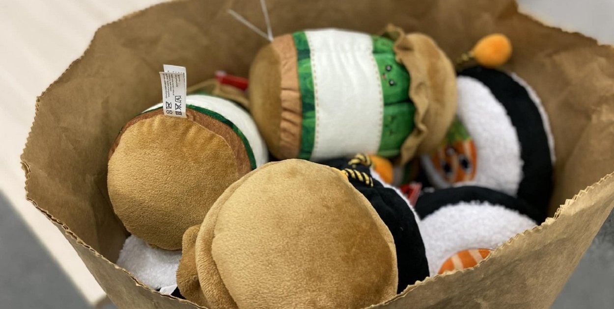 Kobieta wyłudziła z supermarketu ponad 100 maskotek