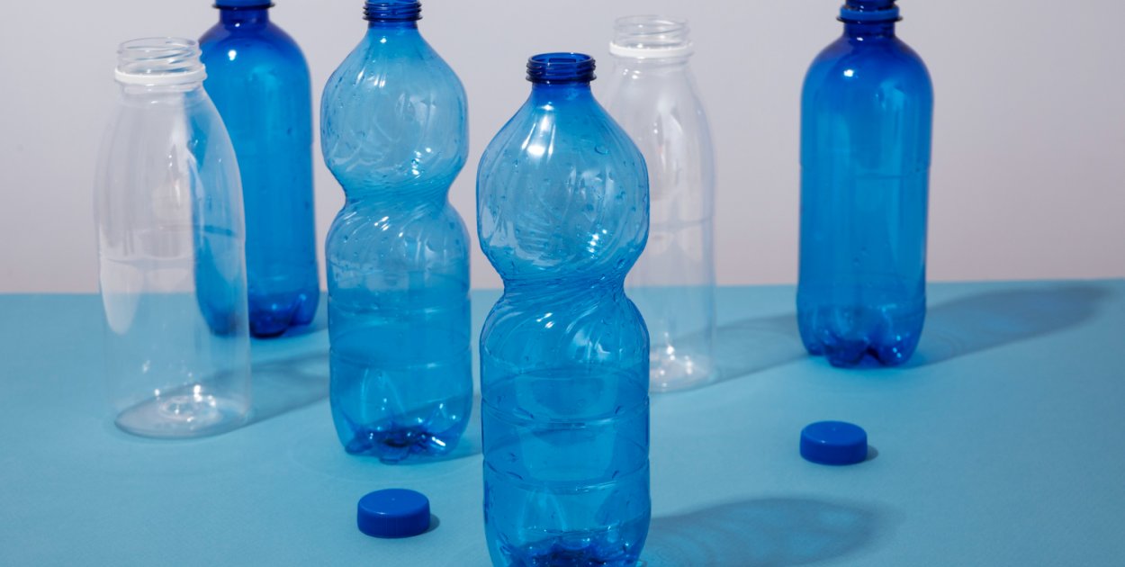 Opakowania plastikowe spożywcze a obowiązujące normy. Co warto wiedzieć?