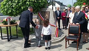 Płaskorzeźba ks  Janusza I przed UM Kolno